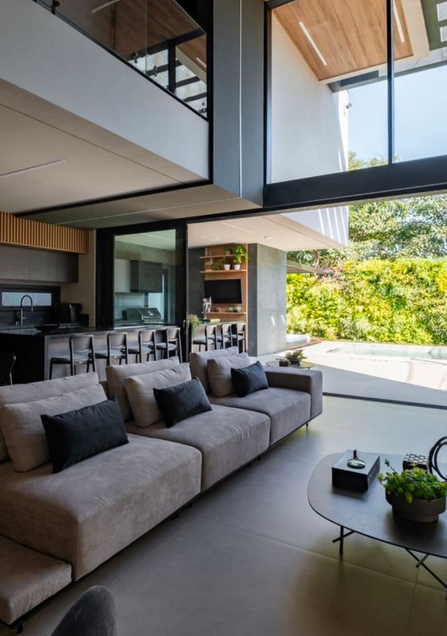 Casa em Condomínio Fechado Mobiliado com 5 Suites e 4 vagas ao lado park Shopping SCS