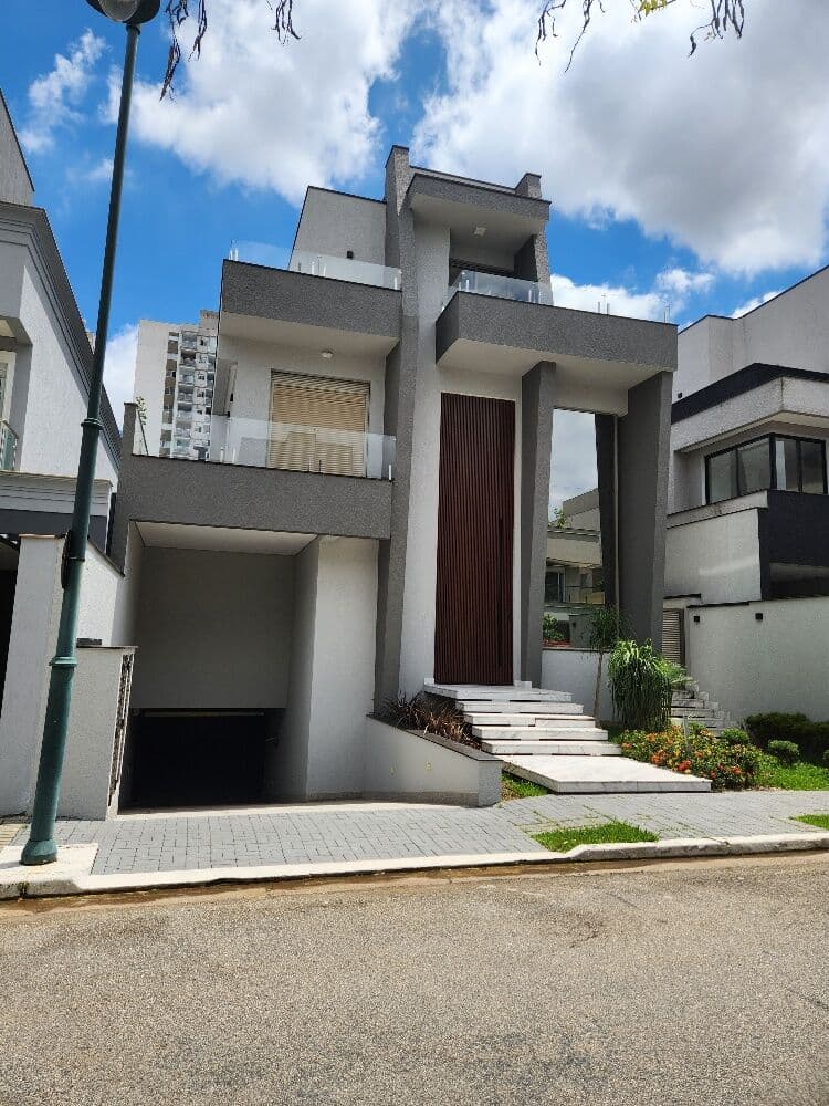 Casa em Condomínio em condomínio Fechado com 700m² com 5 Suites garagem 10 vagas