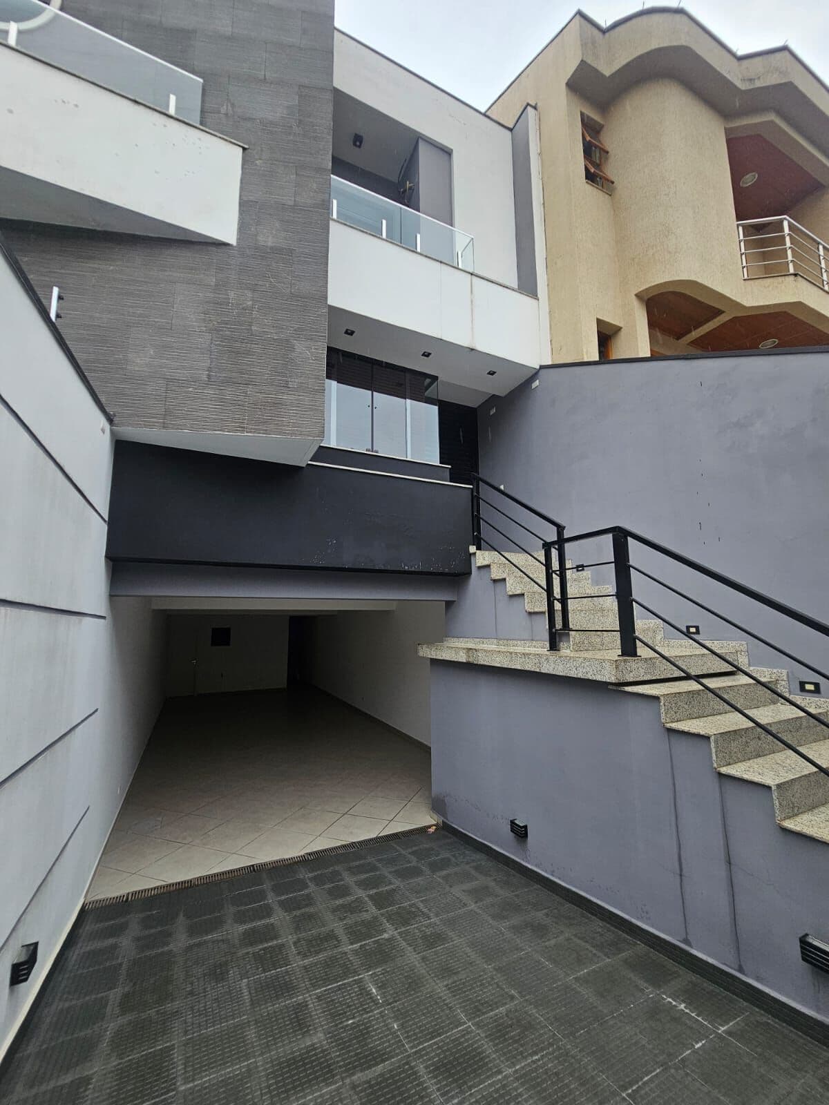 Casa Sobrado Parque das Nações SA com 261m² 3 Suites 5 vagas e churrasqueira