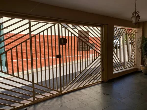 Sobrado Padrão com 2 Dor 2 vagas em rua Particular Sta Paula SCS