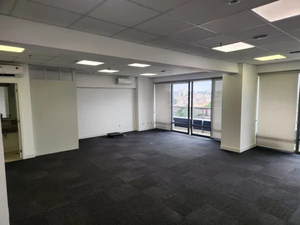 Sala comercial Em edifício Torre Gate espaço Cerâmica com 89m² e 2 vagas