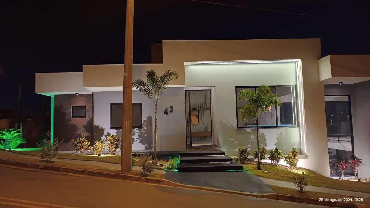 Casa em Condomínio / Condomínio Portal do Jequitibá - Valinhos