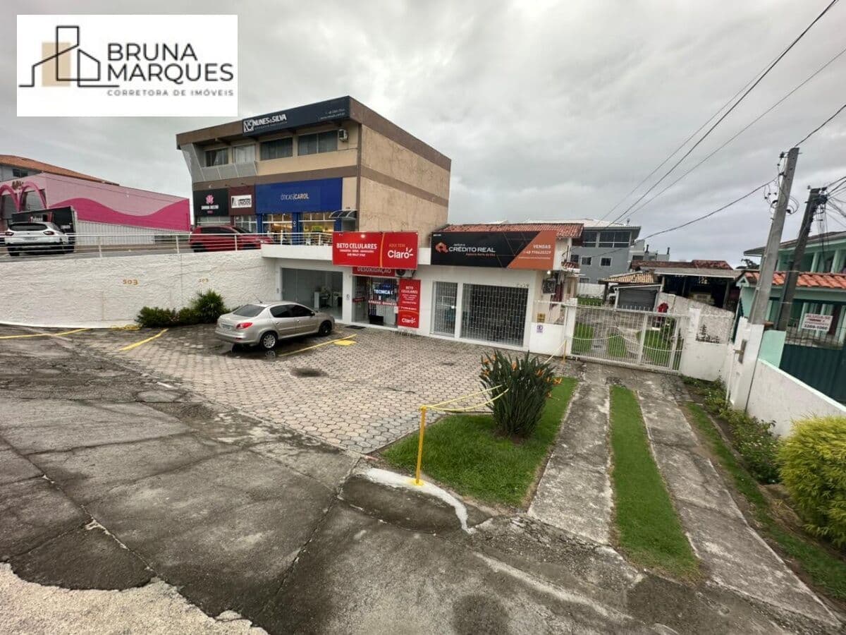 Terreno com Casa + 3 apartamentos + 3 salas comerciais!
