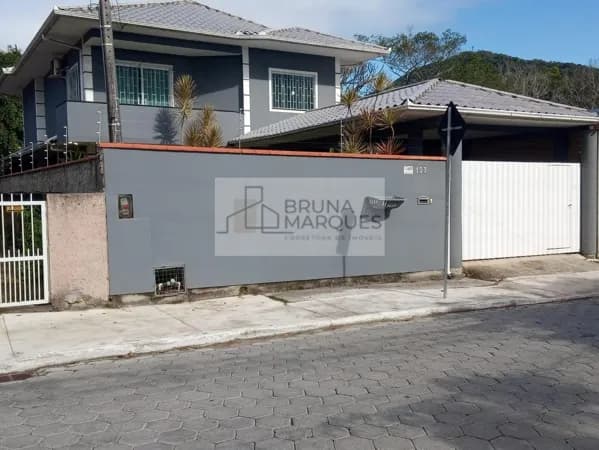 Excelente área de lazer com piscina!