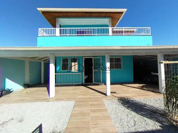 Com piscina e bem localizada!