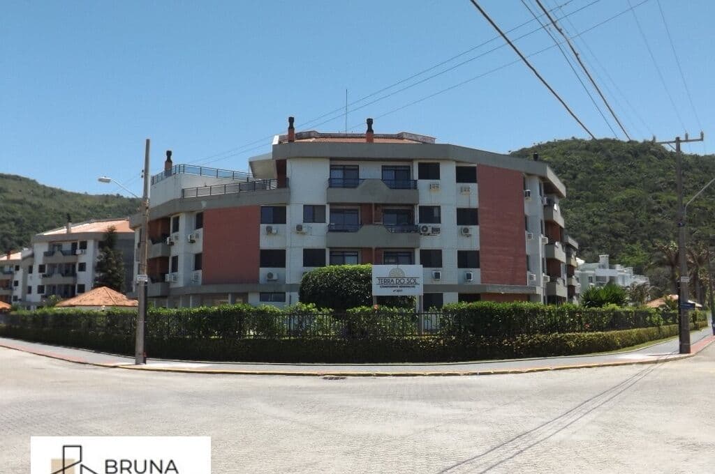 50 metros da praia!