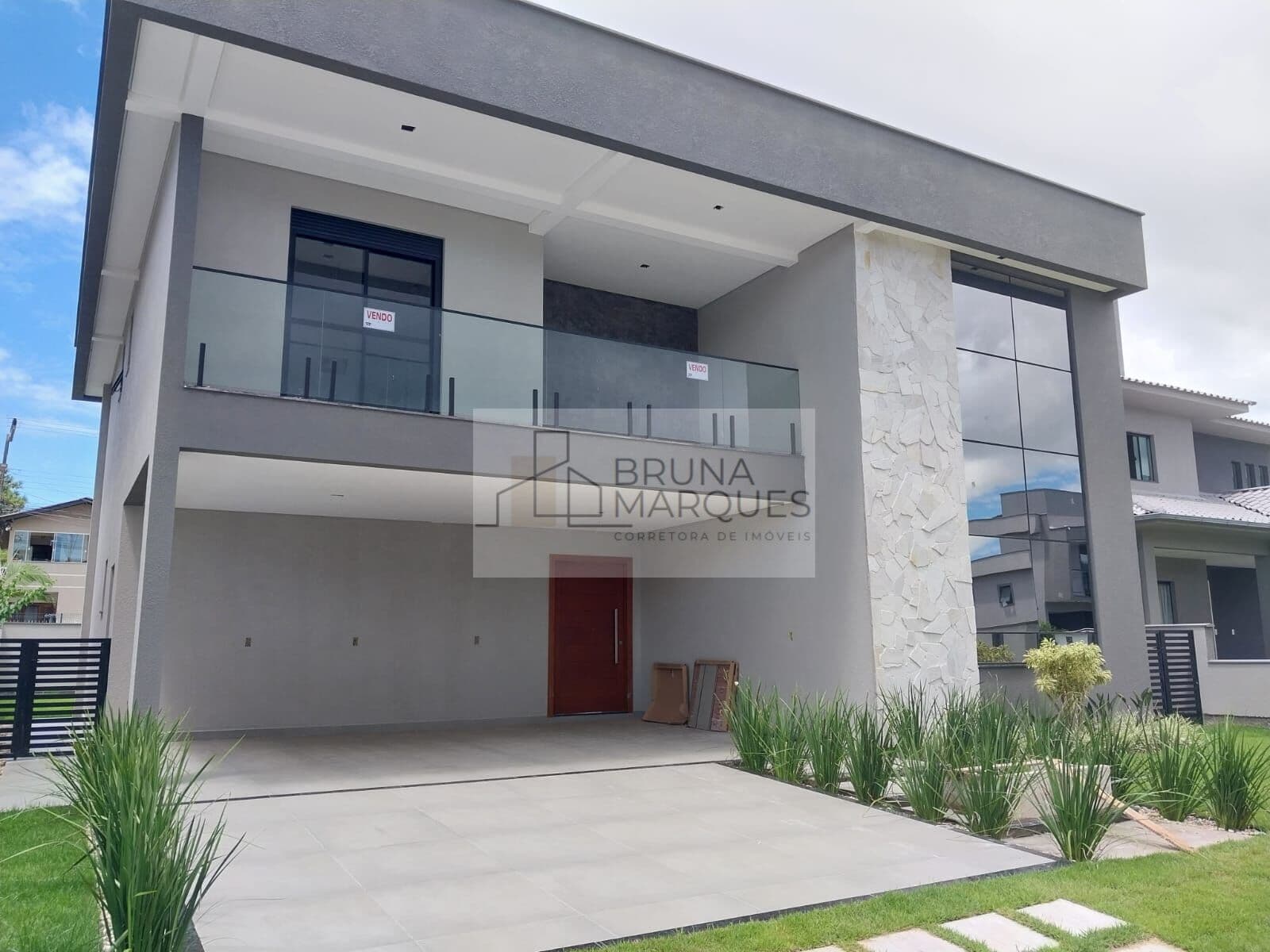 Alto padrão na sua casa própria!