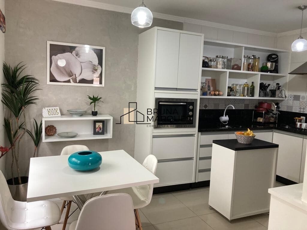 Casa com piscina!