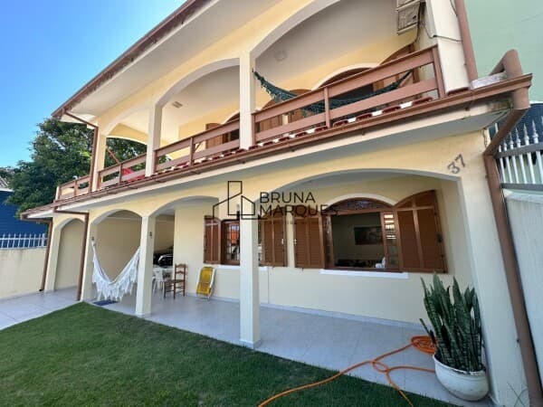 Seu sonho de morar pertinho do mar!