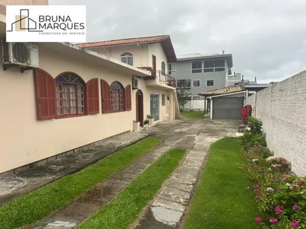 Casa + 3 apartamentos + 3 salas comerciais!