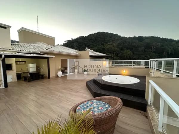 50 metros até a praia!