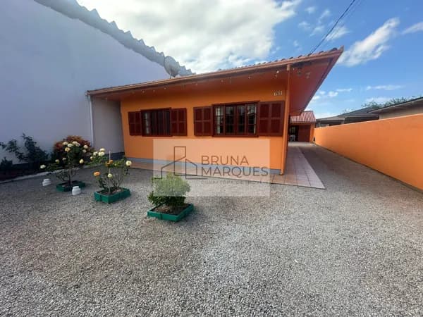 Casa muito bem conservada!