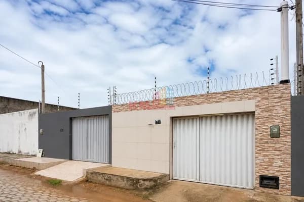 OPORTUNIDADE NO PLANALTO 13 DE MAIO • Casa com Porcelanato e Estrutura para 1º Andar