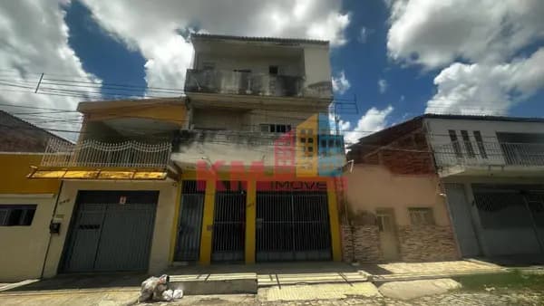 Prédio Residencial, localizado no bairro Centro em Mossoró-RN. 03 andares