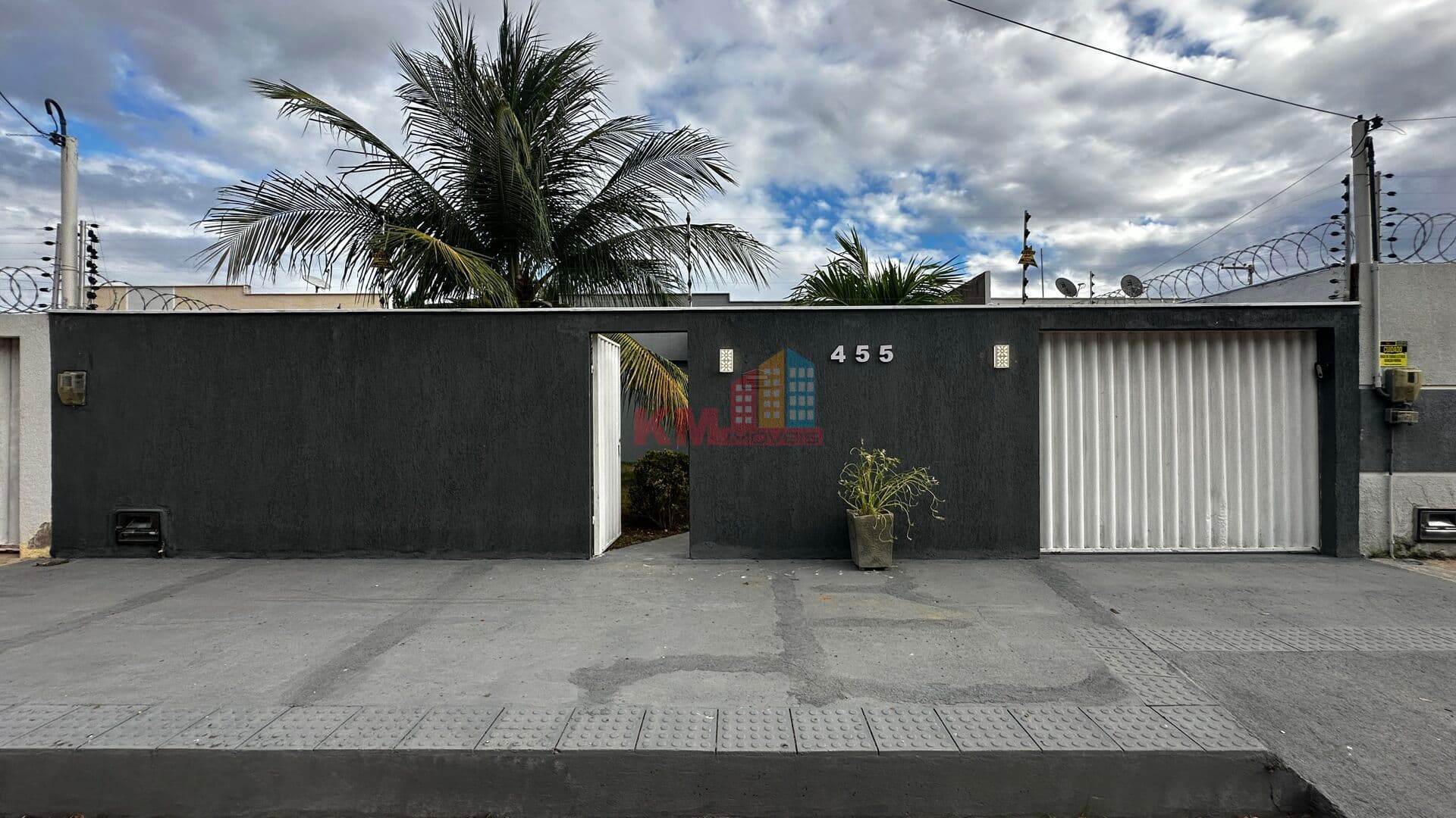 Casa à Venda em Itapetinga | Loteamento Tropical Ville | Piscina.
