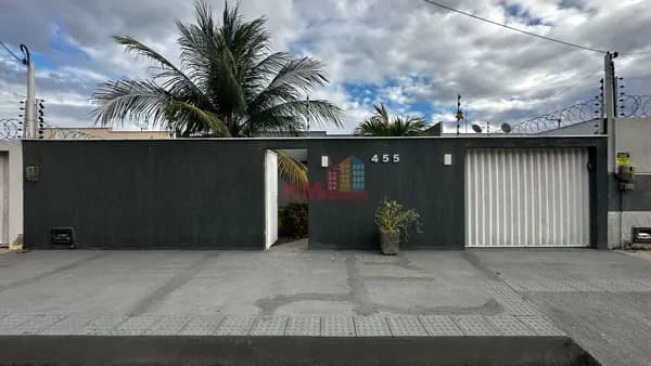 Casa à Venda em Itapetinga | Loteamento Tropical Ville | Piscina.