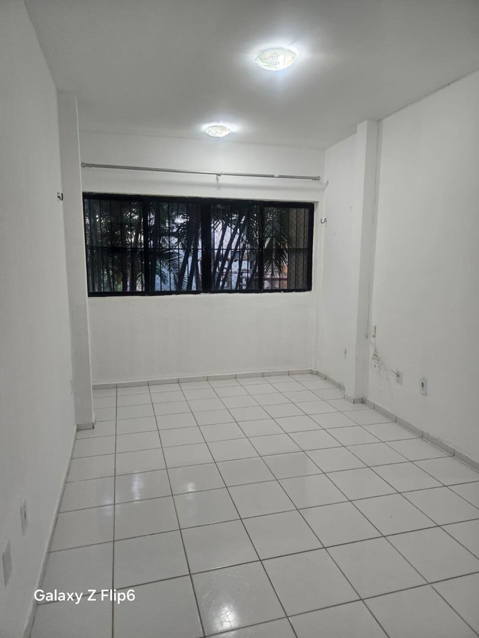 Apartamento à Venda no Residencial Clovis Ciarline, no bairro Santo Antônio - 2 Quartos, Climatizado.