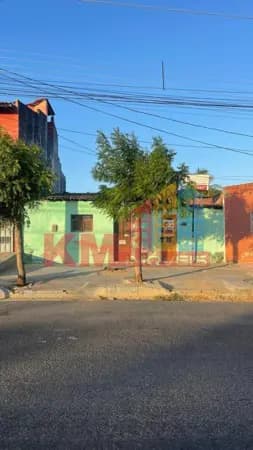 Casa com terreno, localizada no bairro Nova Betânia em Mossoró-RN.