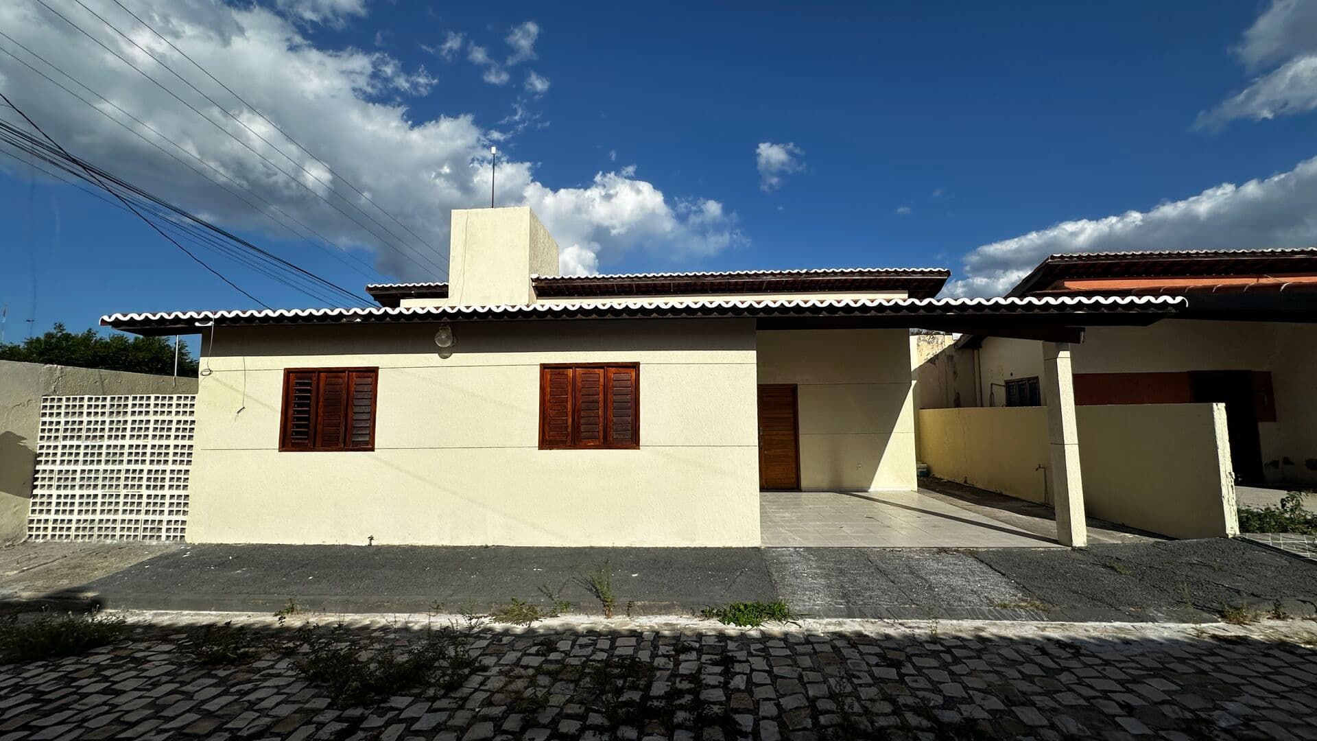 Casa no Condomínio Manoel Vicente, localizado no bairro Presidente Costa e Silva em Mossoró-RN!