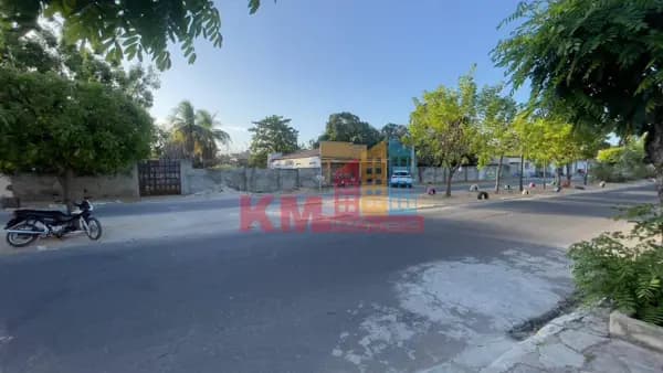 VENDA! Excelente Terreno com Construção no Bom Jardim em Mossoró-RN!