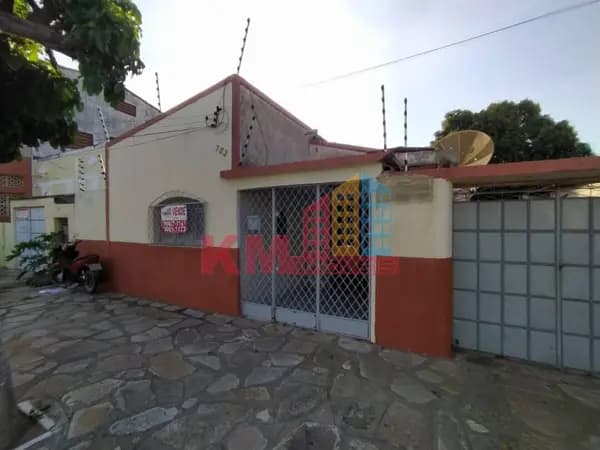 VENDA! Casa com amplo terreno no Santo Antônio em Mossoró