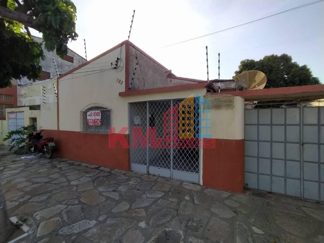 VENDA! Casa com amplo terreno no Santo Antônio em Mossoró