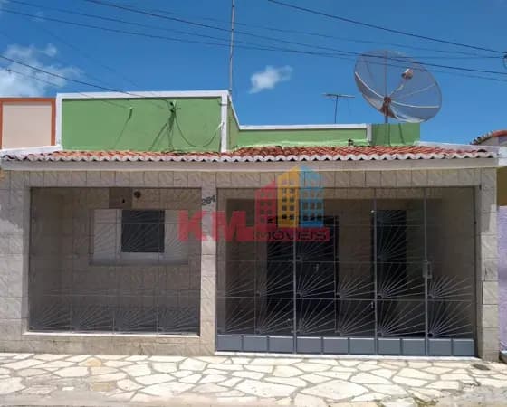 Casa possuindo um excelente Galpão disponível para VENDA no bairro Boa Vista. Mossoró