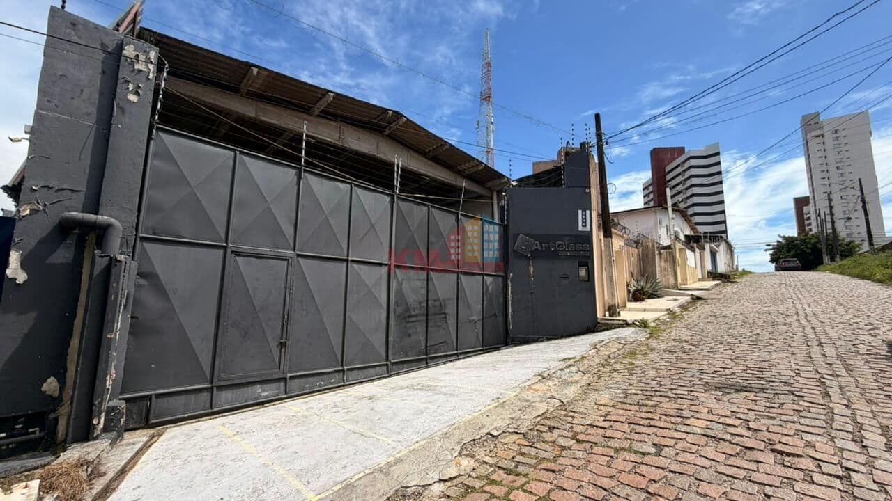 GALPÃO COMERCIAL EM CANDELÁRIA – NATAL/RN | 360m² | ESTRUTURA PARA LOGÍSTICA E OPERAÇÃO