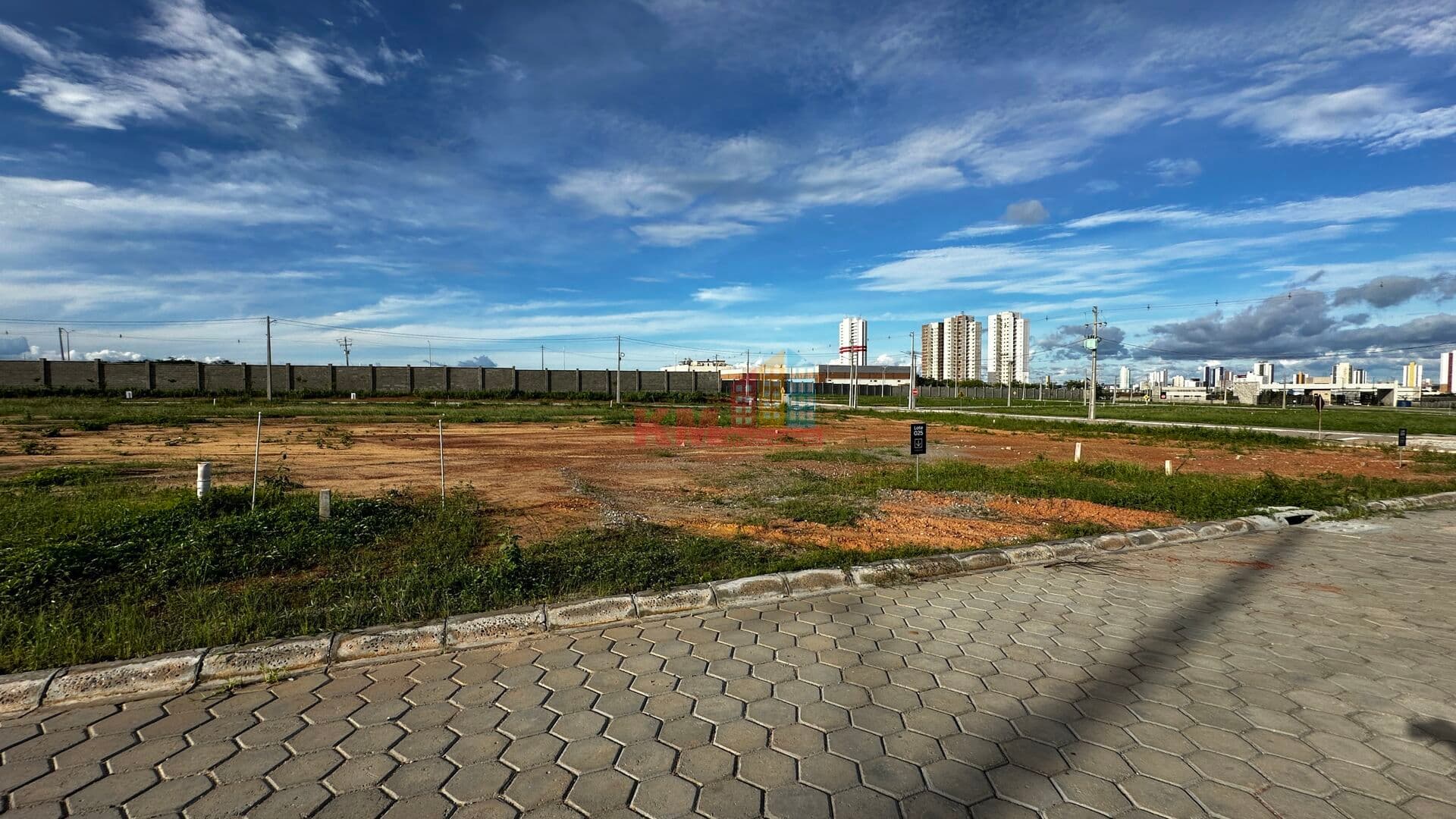 Exclusivo! Terreno Quitado de 375m² no Condomínio Américas, Bela Vista.