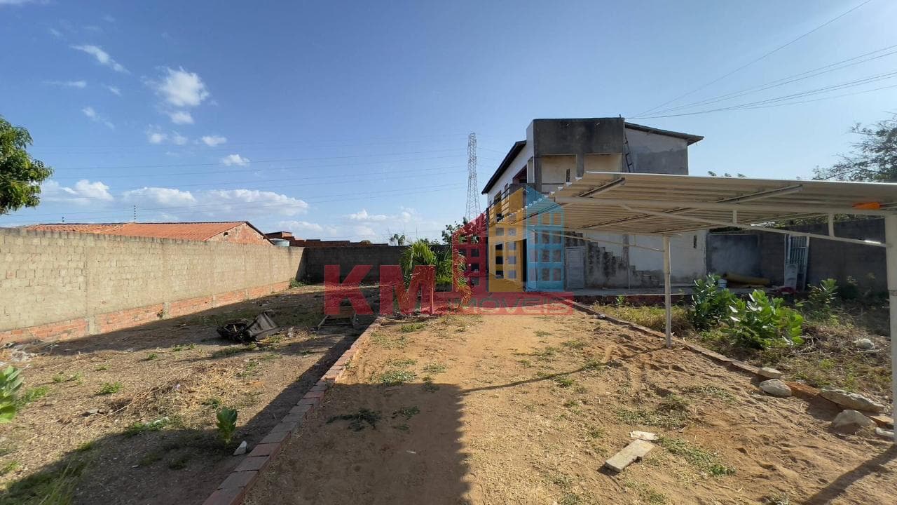 Kitnes com Excelente Terreno, localizado no bairro Santa Delmira.