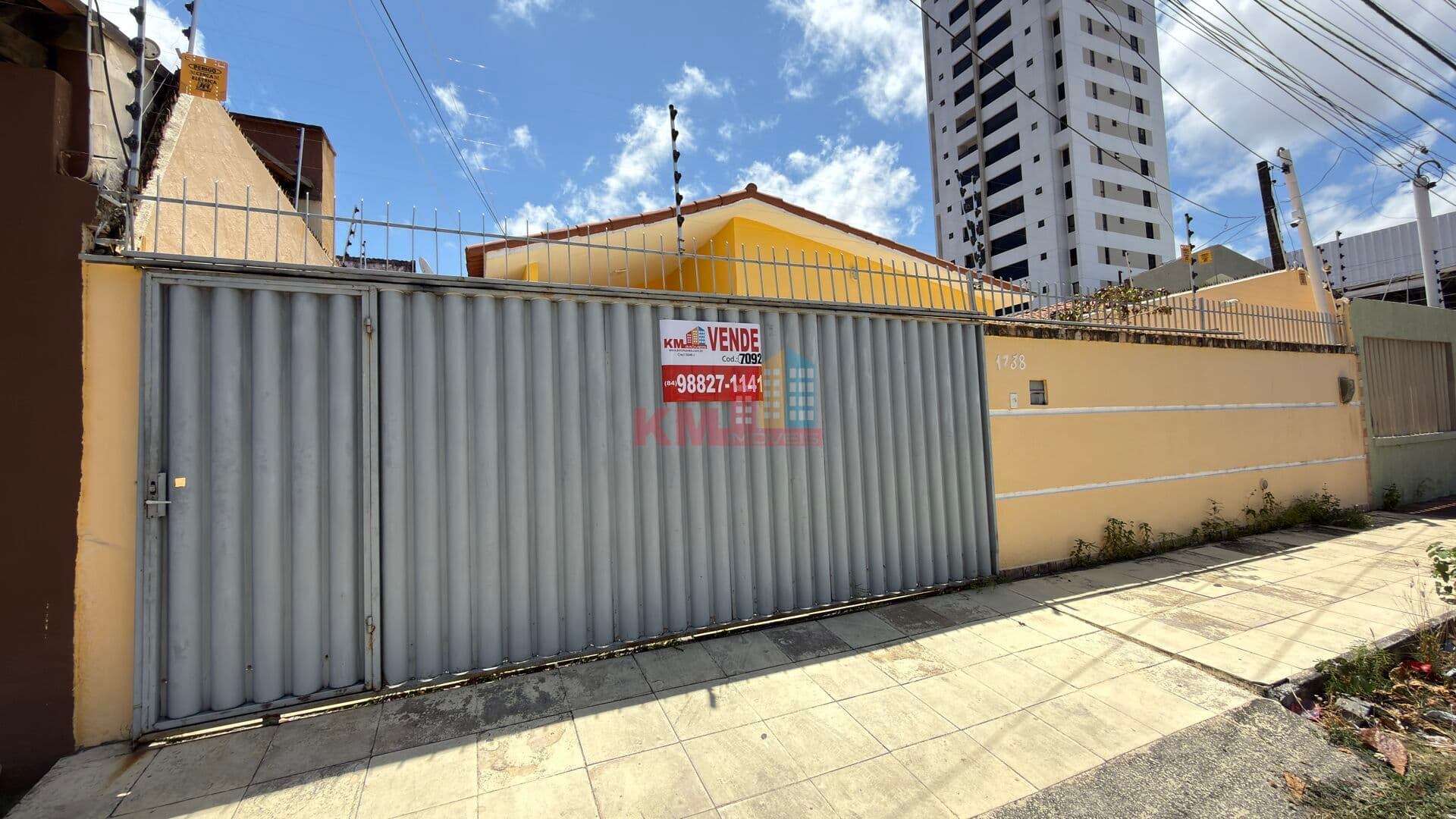 Casa em Lagoa Nova, Natal:04 Quartos, Próximo à Praça das Mangueiras.