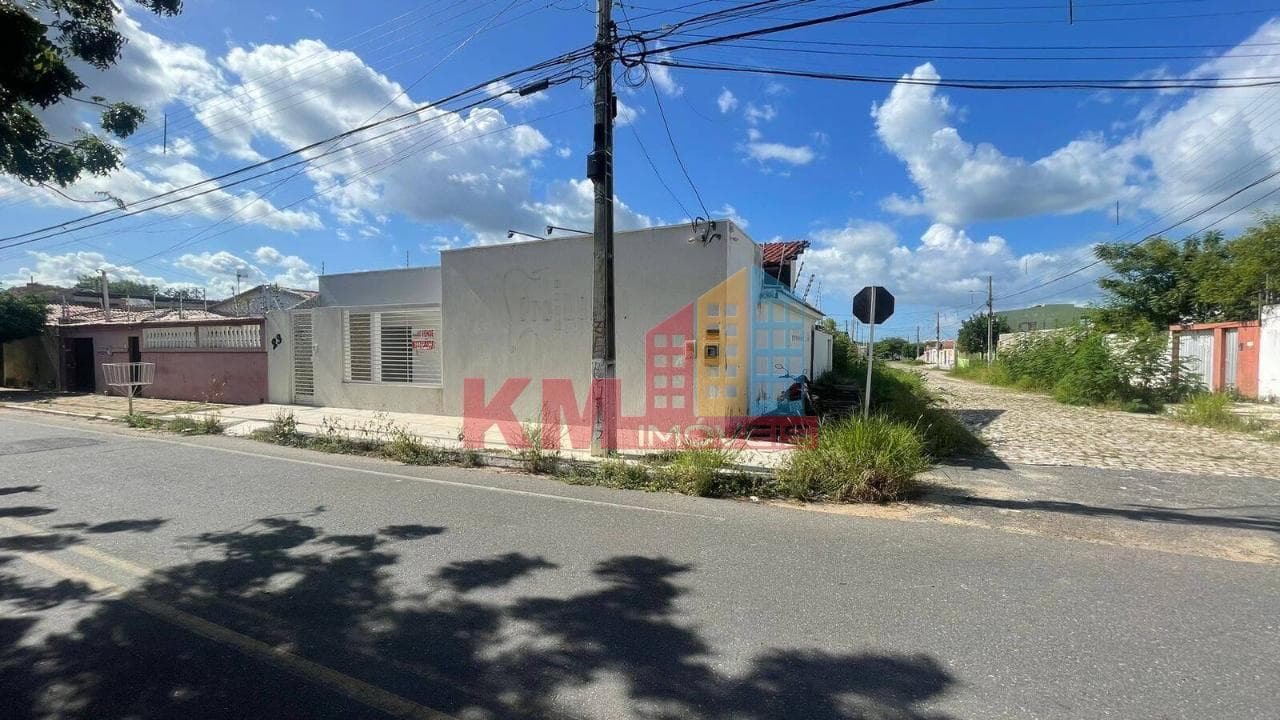 Casa com excelente estrutura para Ponto Comercial no bairro Costa e Silva.