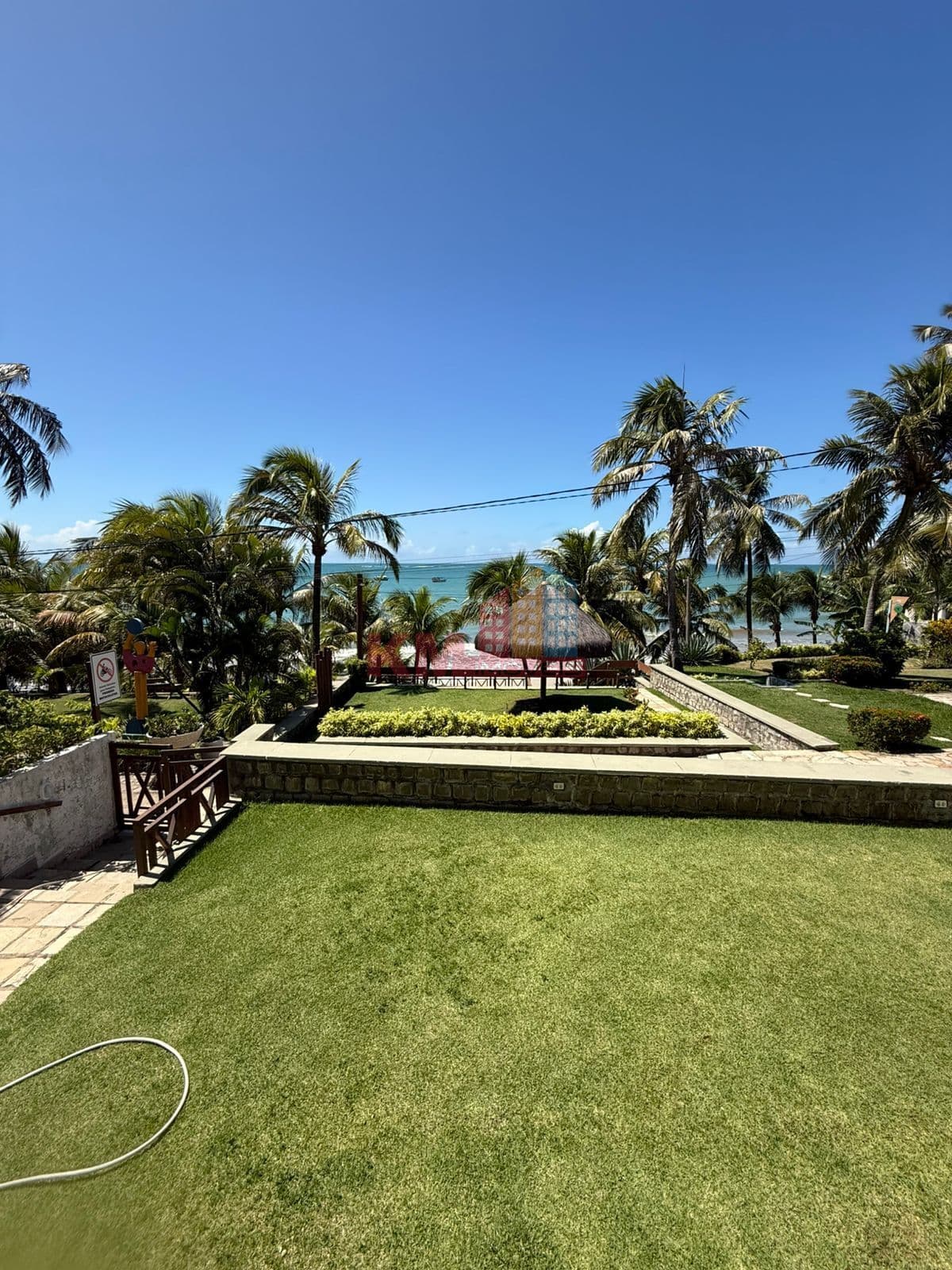 APARTAMENTO PÉ NA AREIA • 3 Quartos | Totalmente Mobiliado em Pirangi – Natal/RN.