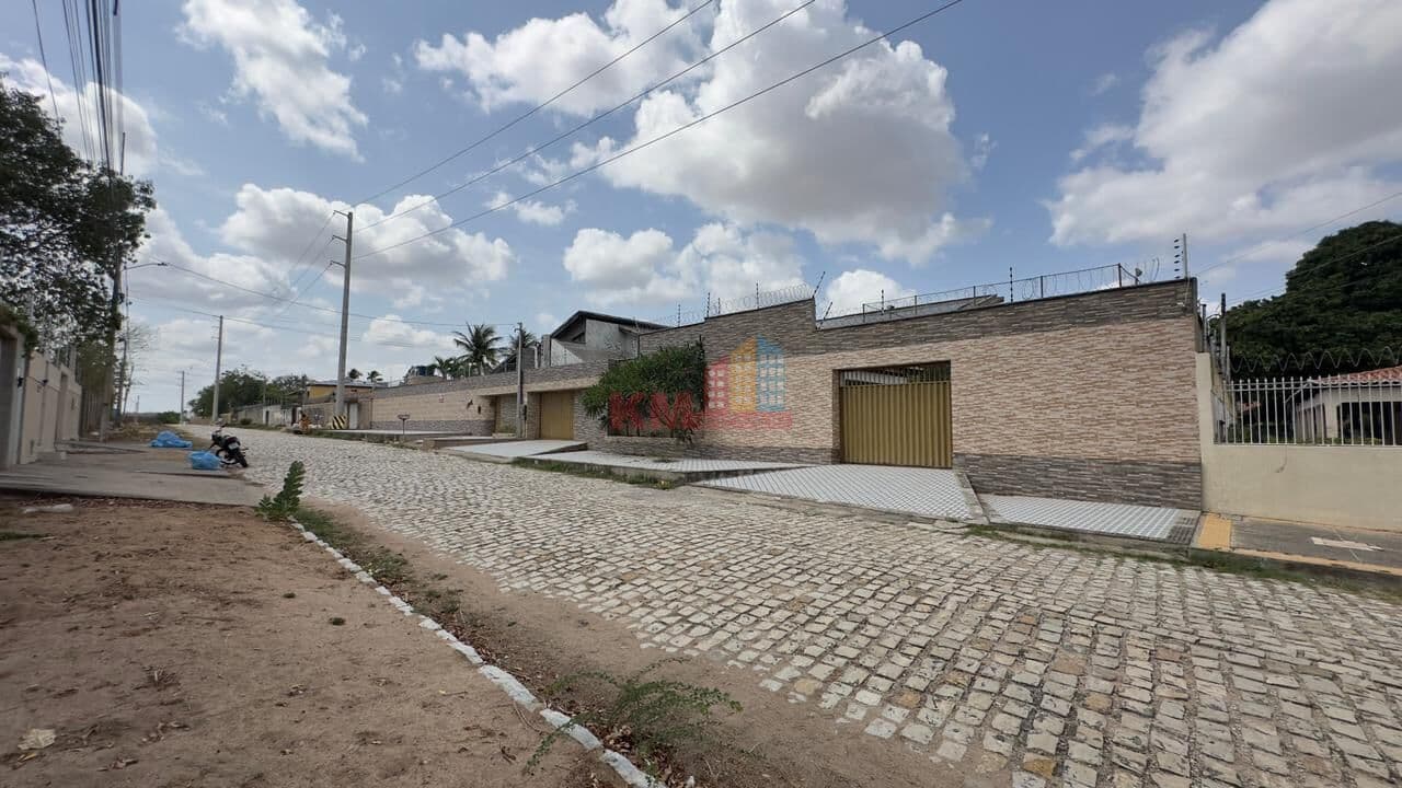 Propriedade Gigante no Costa e Silva (Mossoró). 1.440m², 5 Suítes, Piscinas e Energia Solar