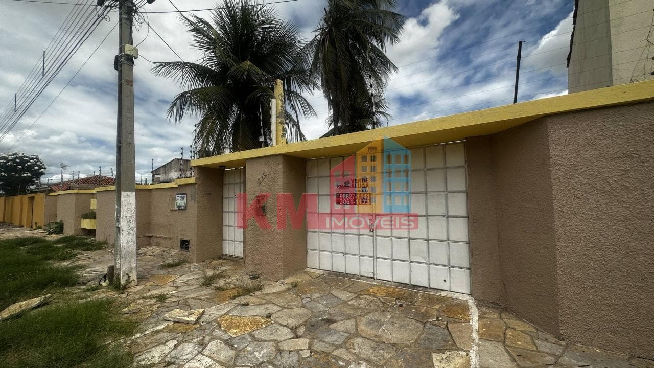 Casa Espaçosa no Nova Betânia, Mossoró - 5 Suítes, Piscina e Churrasqueira