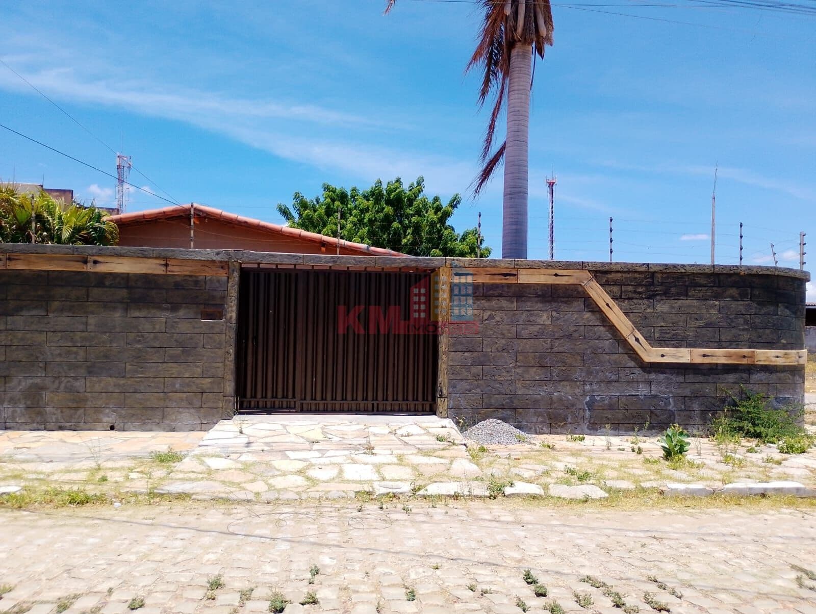 Imóvel na Abolição 3, Mossoró. 290m² de terreno, 3 quartos, próximo à BR-304 e Termas. KM Imóveis.