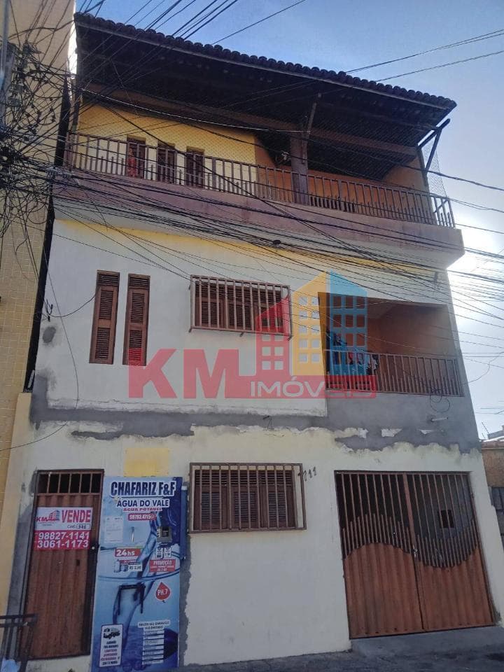 Casa tríplex no bairro Santo Antônio em Mossoró - RN.