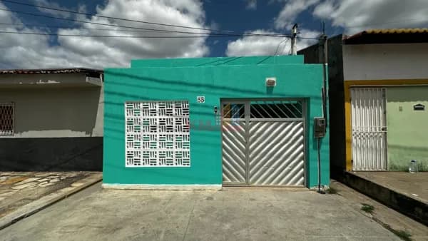 Casa Espaçosa para venda no bairro Aeroporto, Mossoró - 3 Quartos (2 Suítes).
