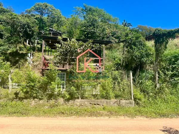 Casa à Venda na Beira da Lagoa - Bairro Praia Vermelha, Imaruí-SC