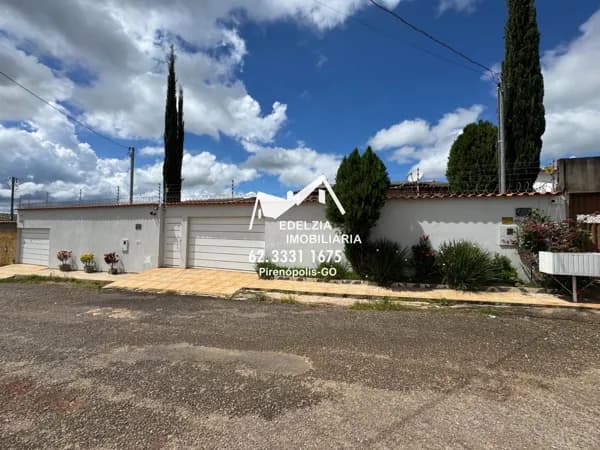 Espaçosa Casa com Piscina em Corumbá – Conforto e Segurança