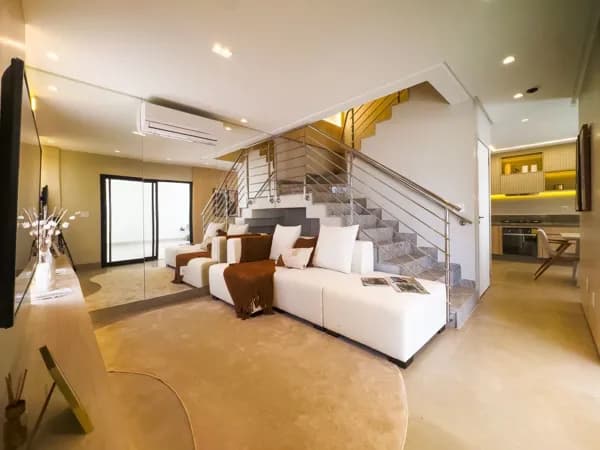 Sobrado Mobiliado e Decorado | 3 Suítes em Condomínio | A 300m do Parque Cascavel