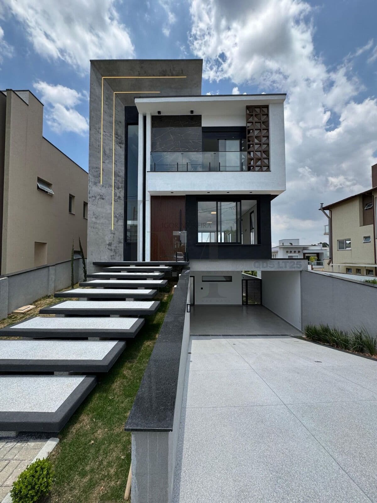 Casa Alto Padrão à Venda, Dentro do Condomínio Aruã Brisas
