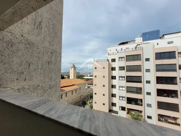 Sol da manhã, varanda com vista charmosa e 2 vagas paralelas
