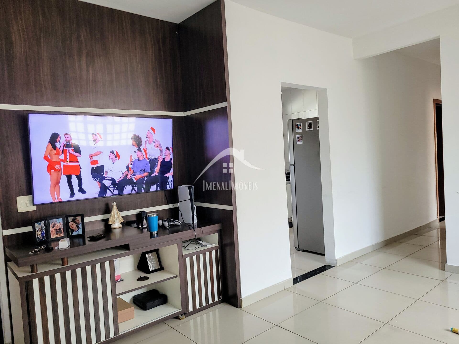 02 casas com entradas independentes, 374m² de área construída em lote de 360m²