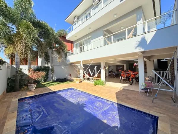 Casa à Venda no Condomínio Bosque dos Jatobás em Jundiaí/SP