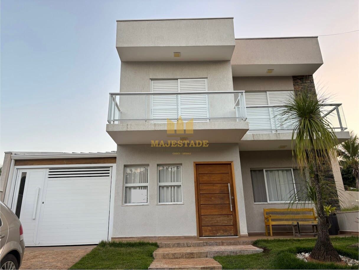 Casa com 3 Dormitórios e Lazer Completo em Frente à Mata Preservada Privativa do Condomínio