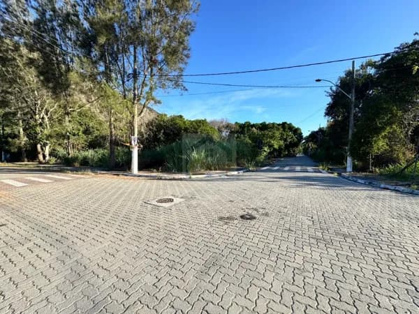 Terreno de Esquina com 800m² em Itaocaia Valley – Excelente Localização | R$ 240.000