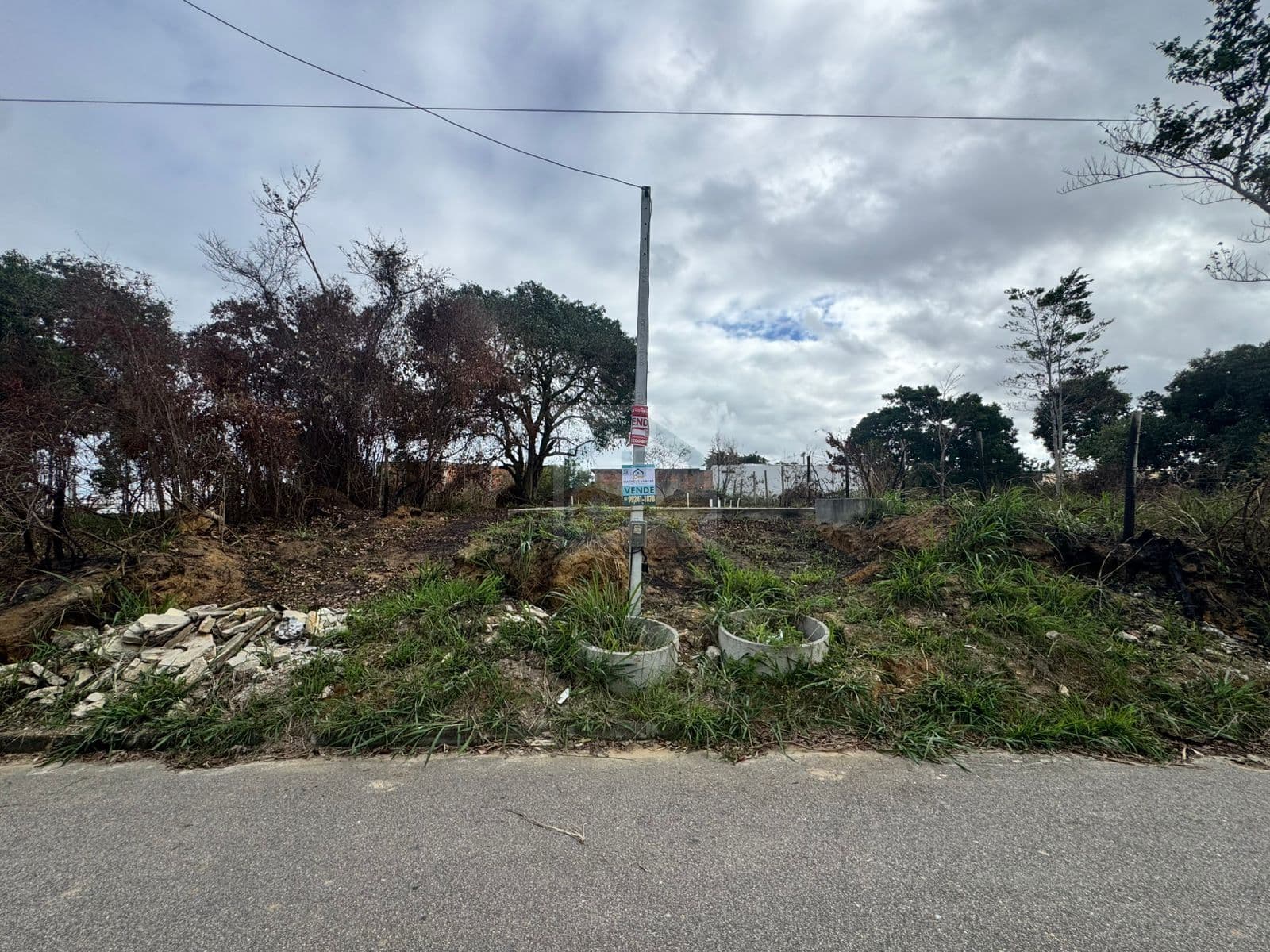 – Oportunidade Única com Projeto Aprovado e Vista parTerreno à Venda em Jacaroá a a Lagoa!
