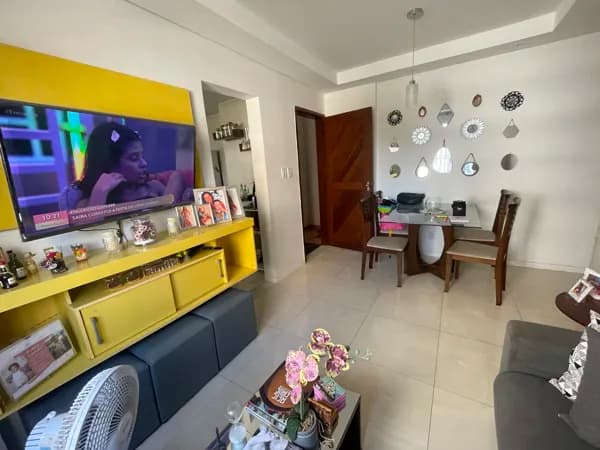 Apartamento 2/4 1 suíte , Portaria 24 horas, Rua das Codornas Imbuí .