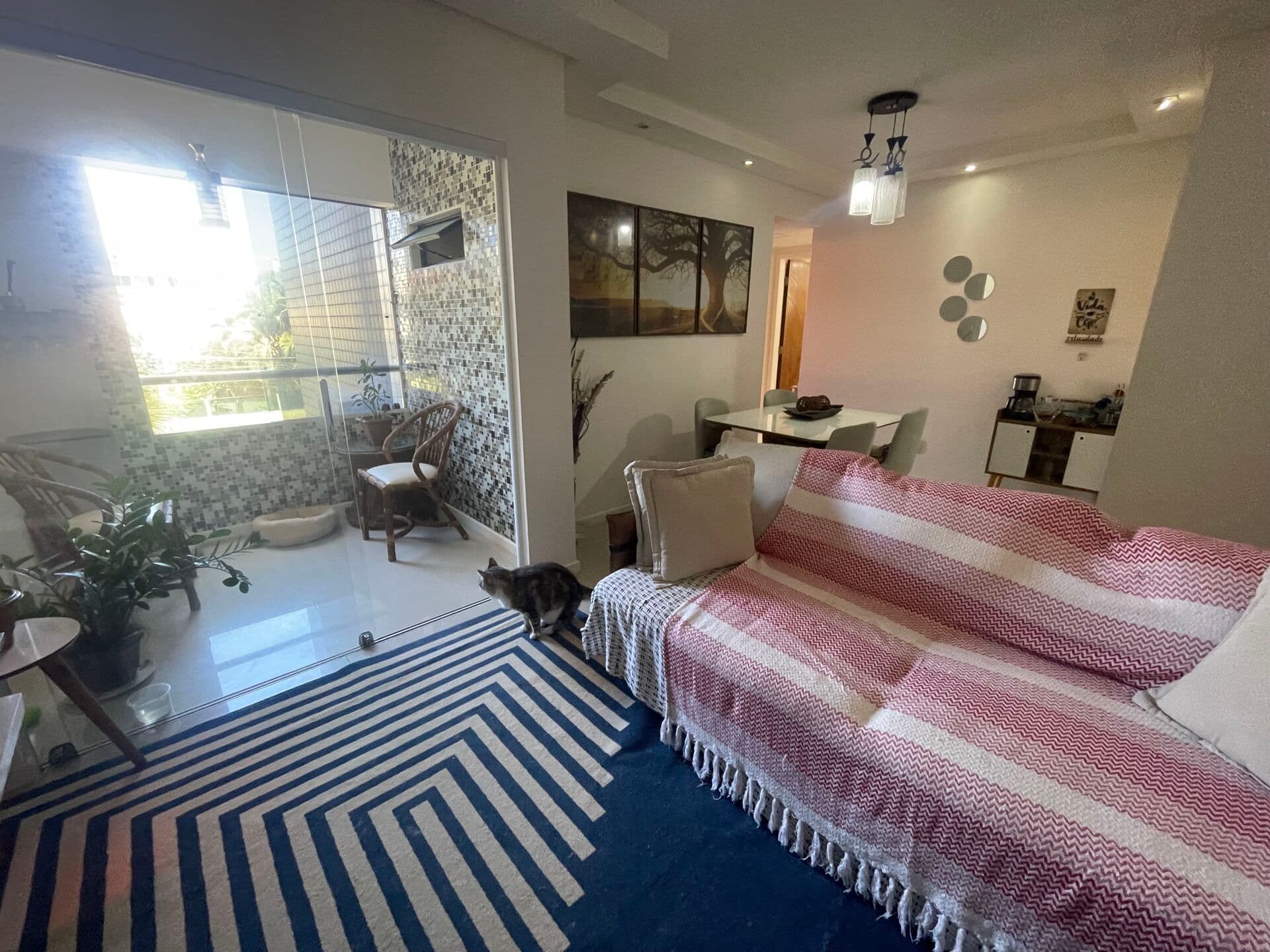 Apartamentono Rio Vermelho 3 Quartos 1 Suíte e varanda reformado e semimobiliado com